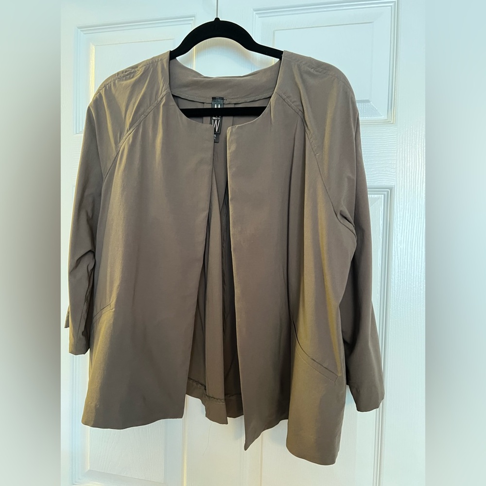 Marlawynne Bengaline jacket with zip detail back.